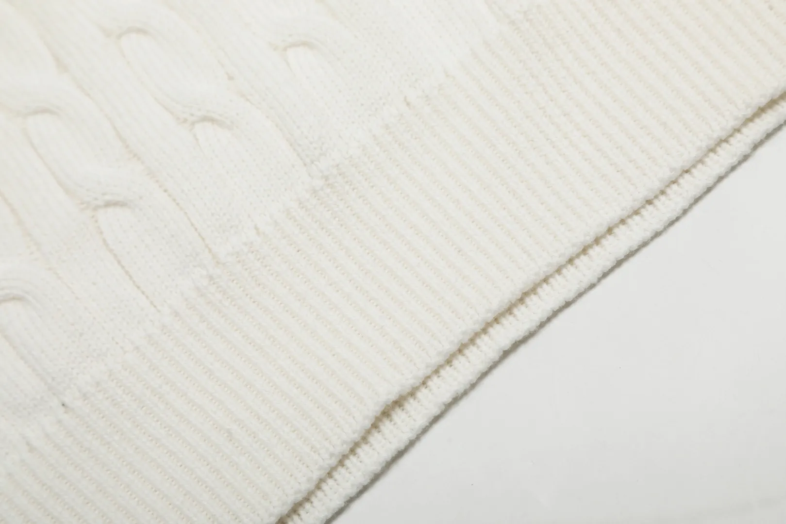 🅿️186 "Top quality" Style number: DS062# (not off the shelves all year round) [Ralph Lauren men's POLO lapel solid color pony embroidered logo knitted short sleeves] ✅Ralph Lauren Ralph Lauren classic basic lapel POLO men's all-season knitted short sleeves ✅Main supplier platform live broadcast Wholesale entity Replacement when out of stock Not off the shelf ✅ZP quality 1:1 version Scan the code to enter the GF website Counter quality ✅Details and quality are the only one in Guangzhou. Imported quality cotton yarn, focusing on high-end, cost-effective. Needless to say good quality. ✅The version restores the original version. The maximum size can be worn up to 200 pounds. Loose, comfortable and stress-free. ✅The upper body is simple and easy to match. A must-have for men. Good-looking clothes are never picky. A must-have for men's wardrobe. Size: S-XL. Color: Black, White, Gray, Khaki, Navy Blue, Gentleman's Lake Blue.
